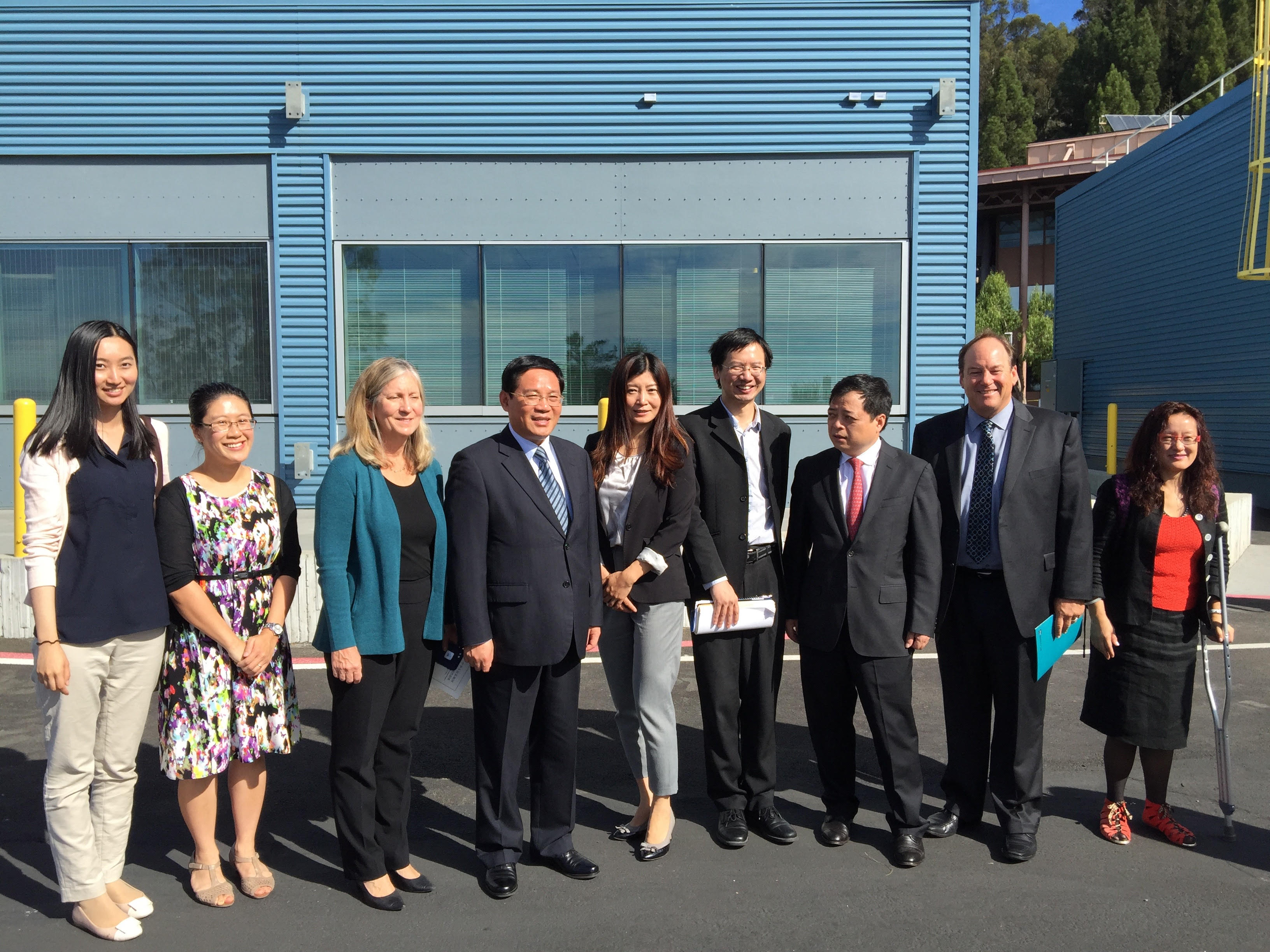 Zhejiang Governor of China and delegation meeting with China Energy Group in front of the FLEXLAB. Zhejiang Governor of China in front of the FLEXLAB®
